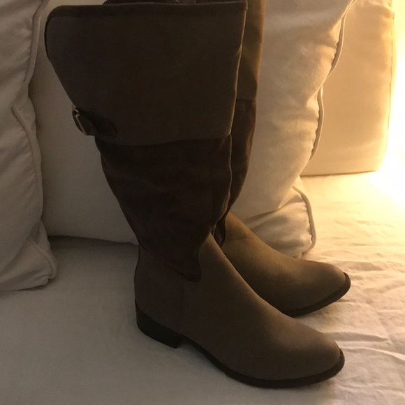New boots without tag never worn - Picture 3 of 4